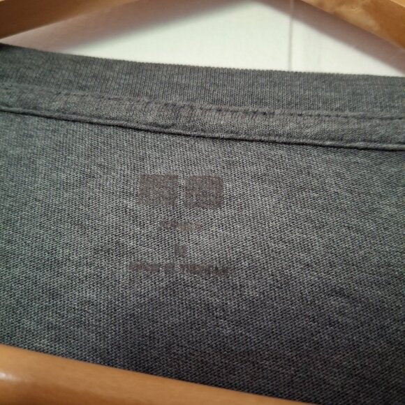 Uniqlo Tshirts - Picture 3 of 6